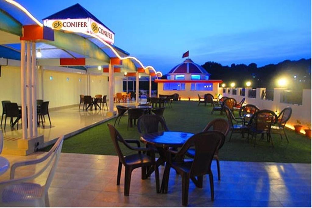 Treebo Trend Gk Conifer Hotel Dharamshala Ngoại thất bức ảnh