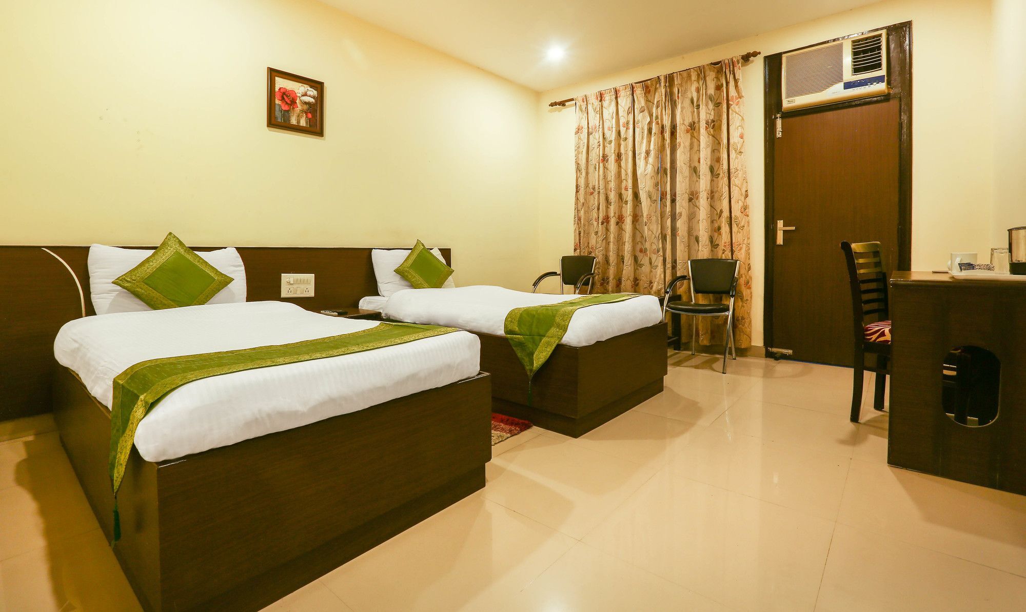 Treebo Trend Gk Conifer Hotel Dharamshala Ngoại thất bức ảnh
