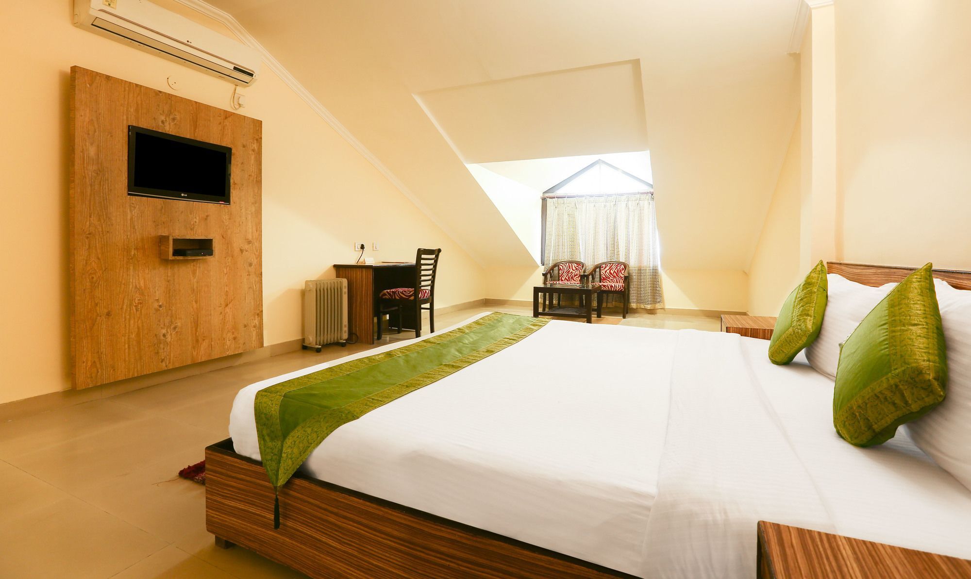 Treebo Trend Gk Conifer Hotel Dharamshala Ngoại thất bức ảnh