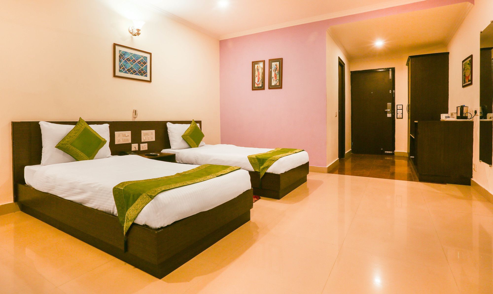 Treebo Trend Gk Conifer Hotel Dharamshala Ngoại thất bức ảnh