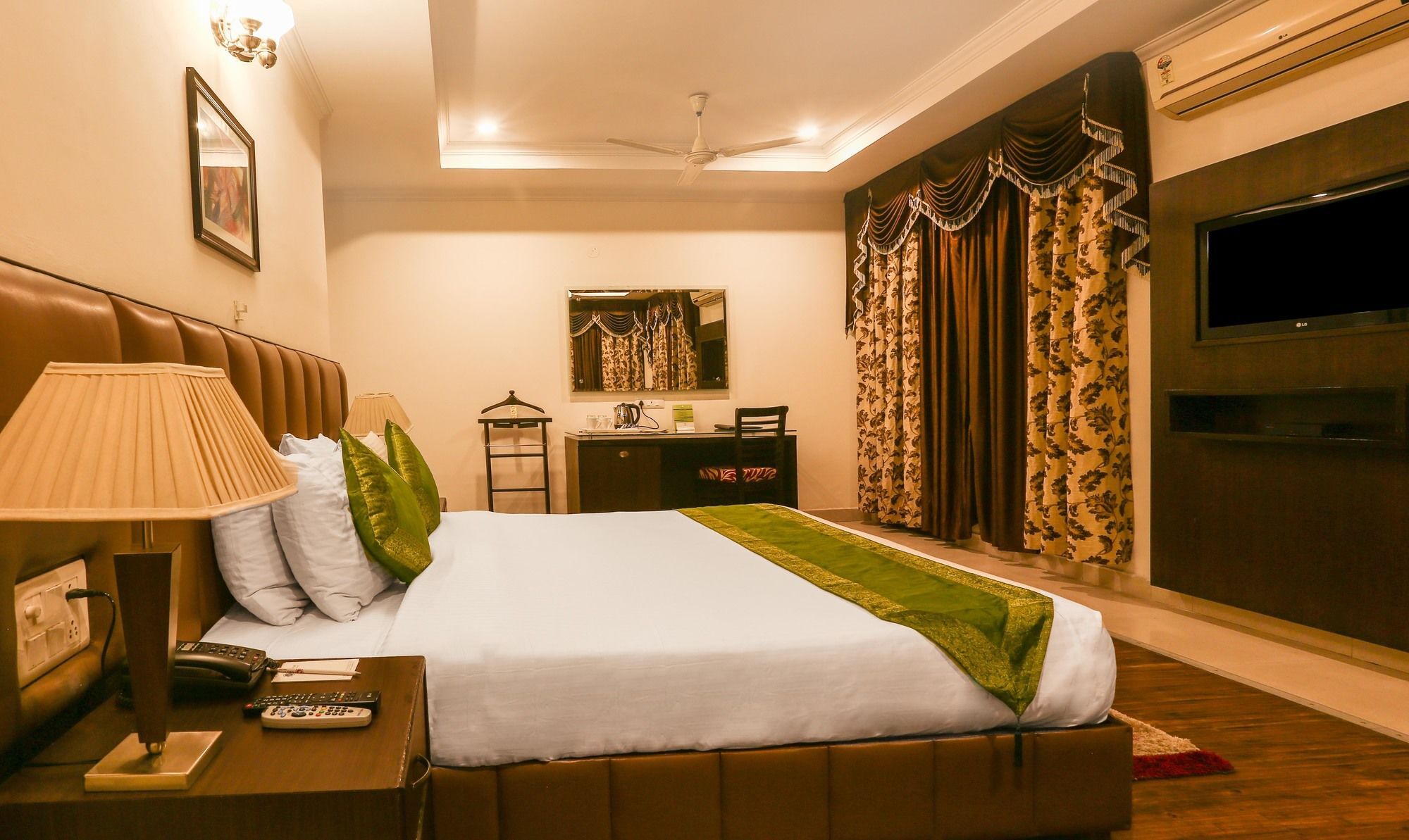 Treebo Trend Gk Conifer Hotel Dharamshala Ngoại thất bức ảnh