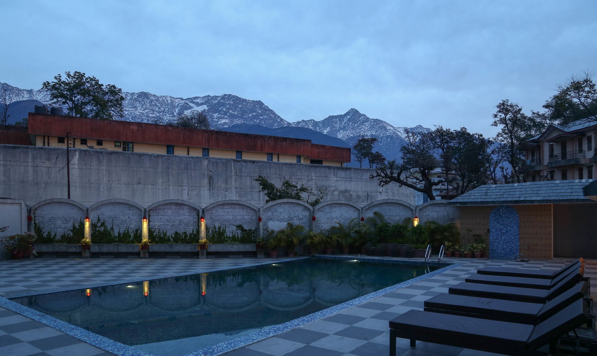 Treebo Trend Gk Conifer Hotel Dharamshala Ngoại thất bức ảnh